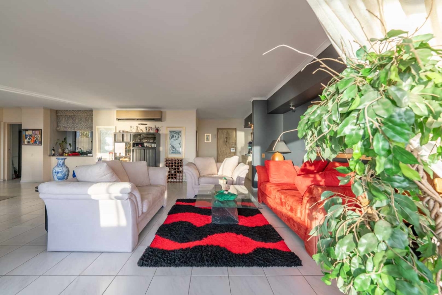 3 Bedroom Property for Sale in Sea Point Western Cape